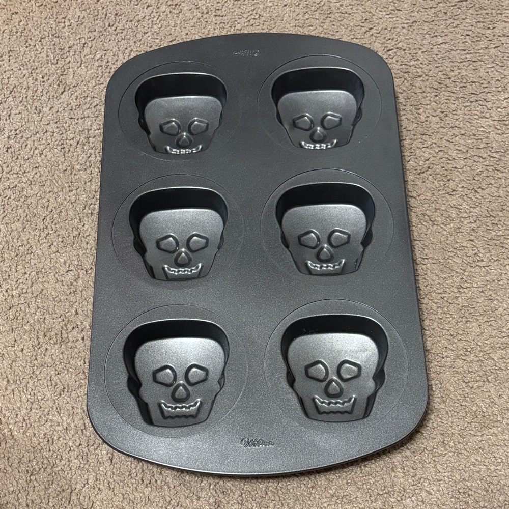 Wilton Halloween Skull Baking Mold